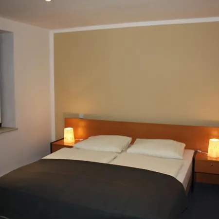 Lindenschaenke Affittacamere 3*